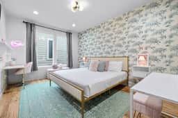 8 Beds! | Rooftop Lounge + 6 Min to Broadway - Image 3
