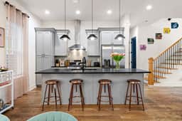 8 Beds! | Rooftop Lounge + 6 Min to Broadway - Image 4