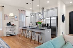 8 Beds! | Rooftop Lounge + 6 Min to Broadway - Image 5