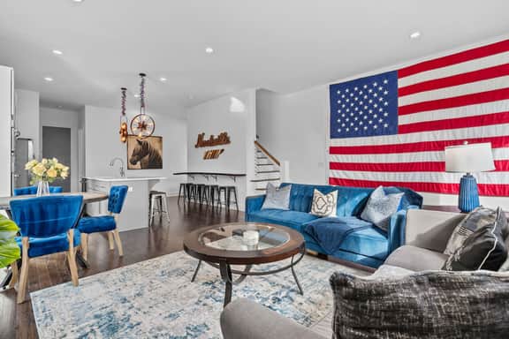 Walk to Broadway | Rooftop w/ City Views | 14 beds - Image 3