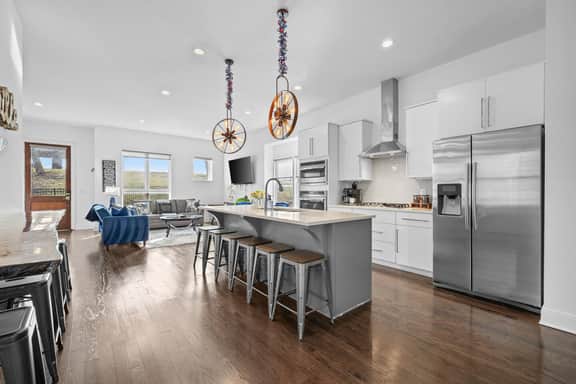 Walk to Broadway | Rooftop w/ City Views | 14 beds - Image 5