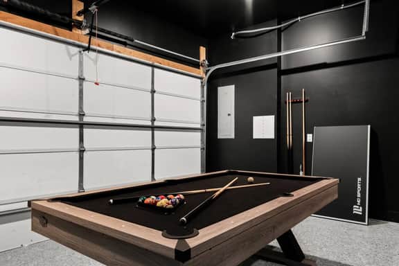 Rooftop Hot Tub + Views + 12 Beds + Game Room - Image 4