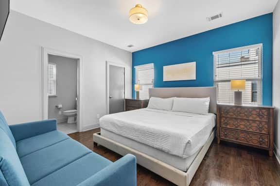Gulch Home! Walk to Broadway! 13 Beds! - Image 5