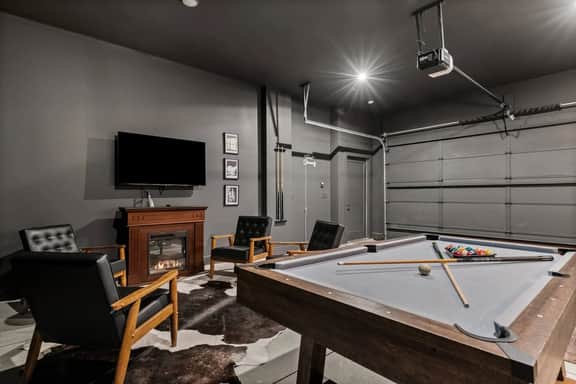 Rooftop Hot Tub + Views + 15 Beds + Game Room - Image 3