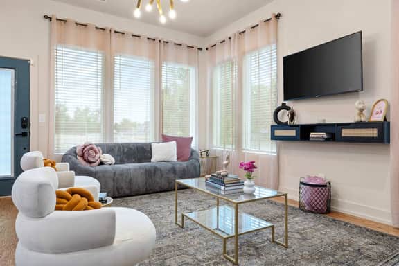 360 Seconds to BRDWY! Rooftop Lounge! King Beds! - Image 2