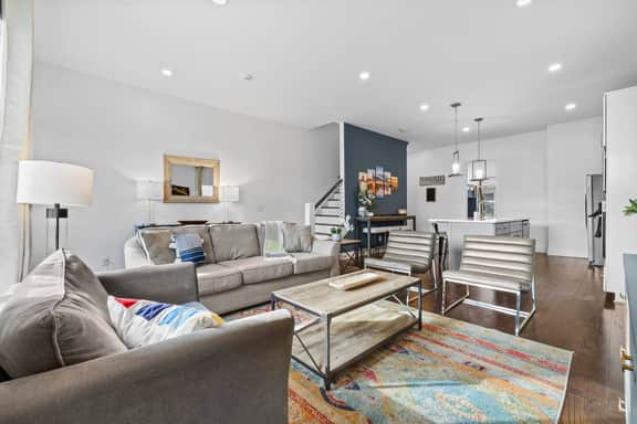 Gulch Rooftop! Views! Sleeps Big Groups! Walkable! - Image 5