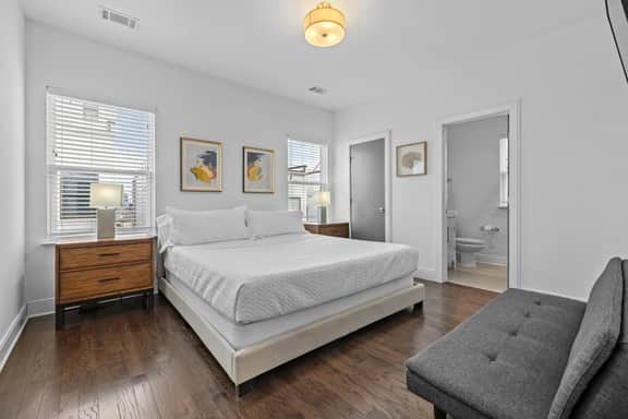 Gulch Rooftop! Views! Sleeps Big Groups! Walkable! - Image 4
