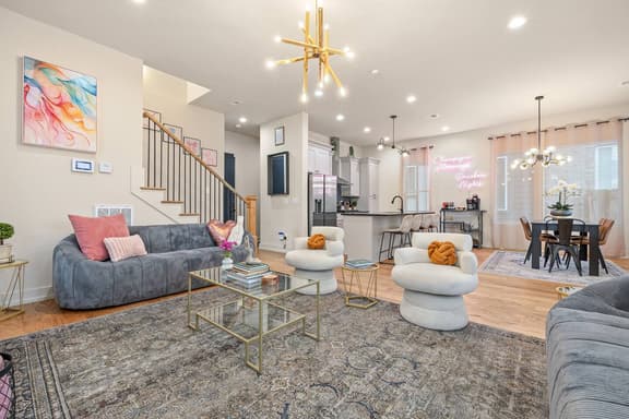 360 Seconds to BRDWY! Rooftop Lounge! King Beds! - Image 1